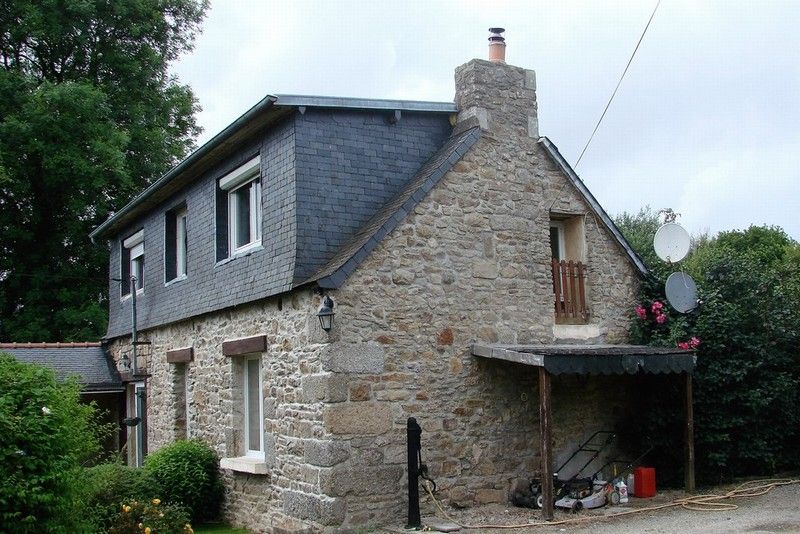 Maison en Pierres dans un écrin de Verdure