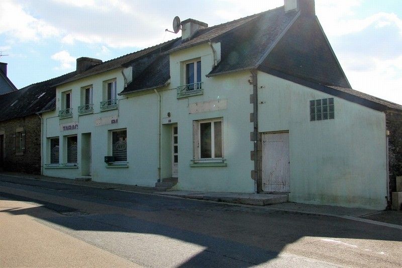 Motreff ( 29270 ) Maison 7 Pièces  49 000 €