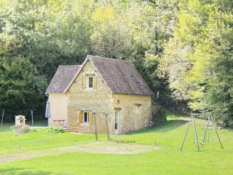 24290 SERGEAC : MAISON  DE CAMPAGNE AVEC GRAND TERRAIN