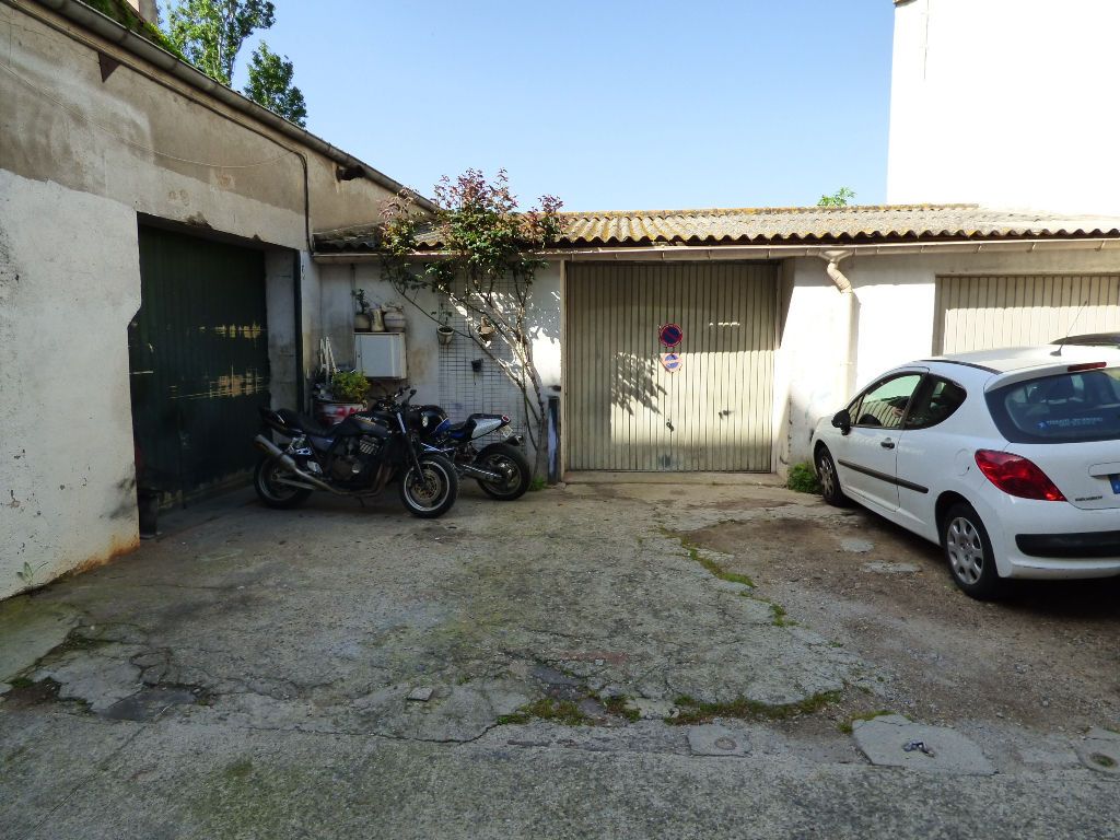 Ensemble de 3 Garages / box à Beziers