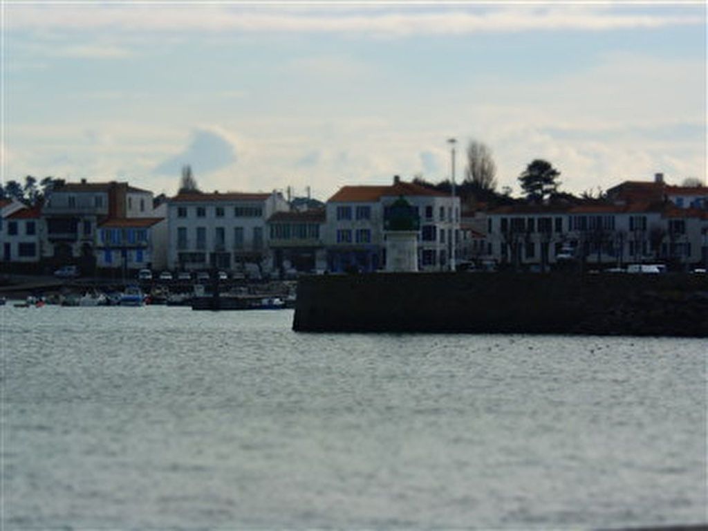 APPARTEMENT AVEC GARAGE DANS LE PORT