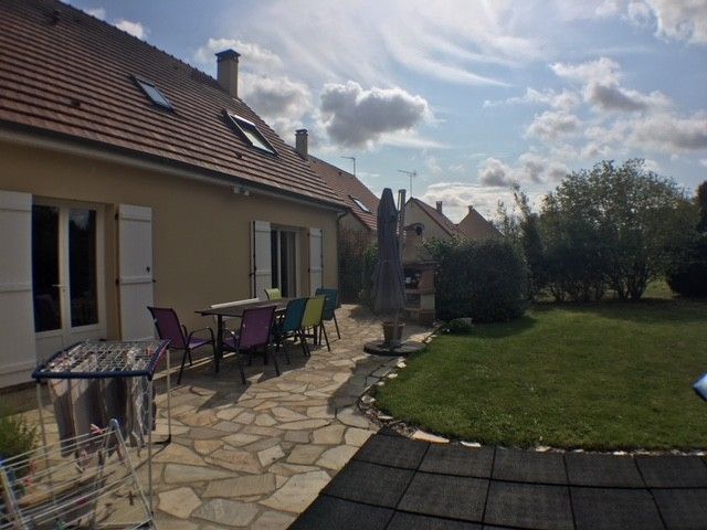 maison individuelle avec 5 chambres et un garage