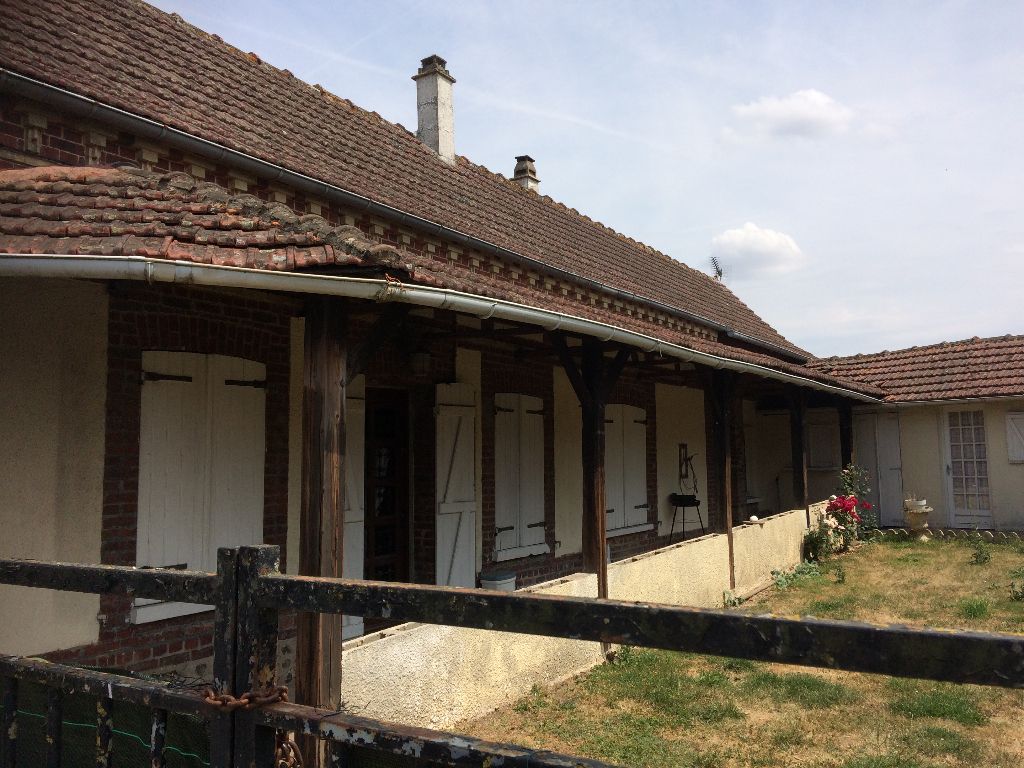 proche Etrépagny, Axe RD 14, Maison  6 pièce(s) 110 m2