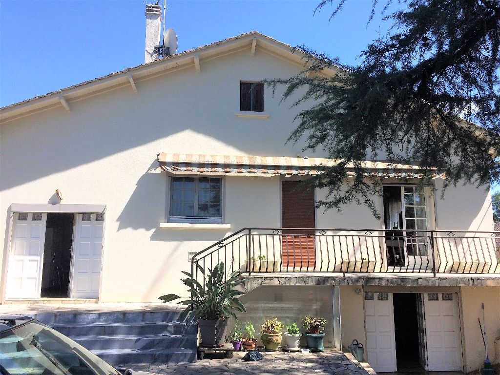 Maison Montpon Menesterol 4 pièce(s) 90 m2 plus sous-sol