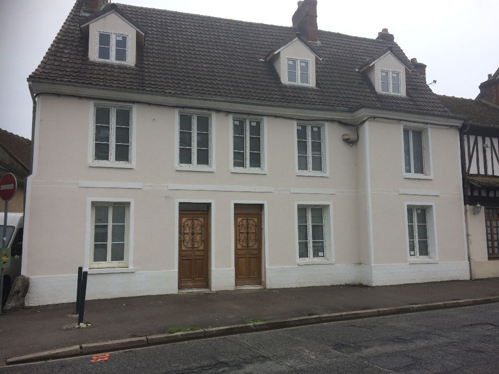 Centre Gisors Appartement trois pièces, deux chambres refait à neuf  + parking