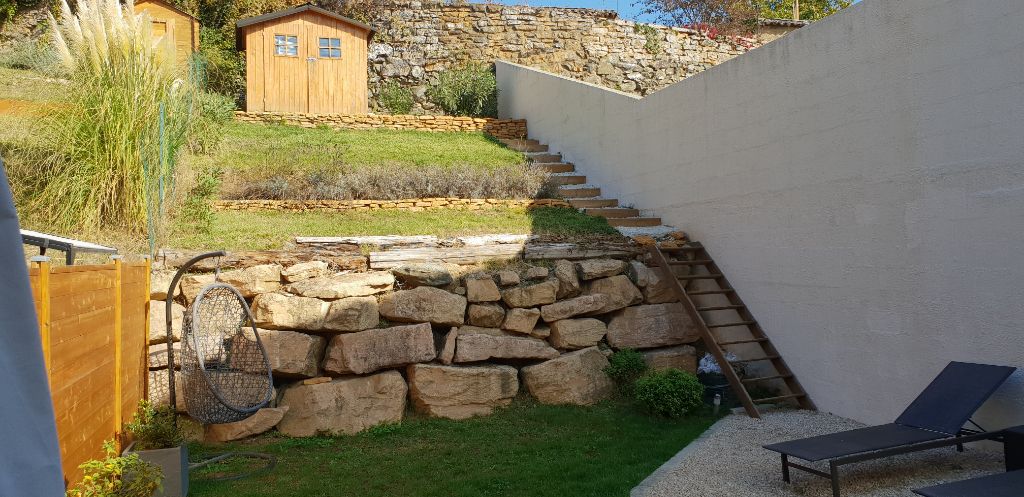 Maison 3 pièces avec jardin, terrasses et parking