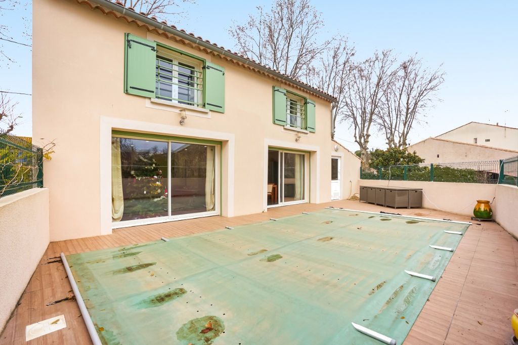 Tres belle maison avec tres jolie vue et piscine