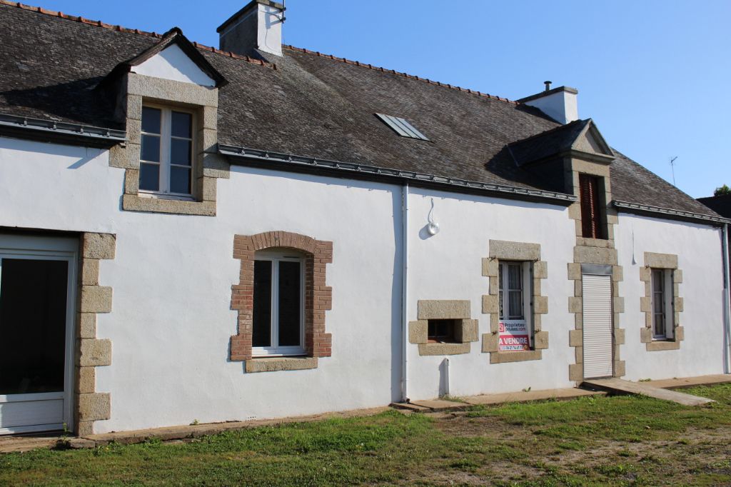 Grande maison de bourg à rénover