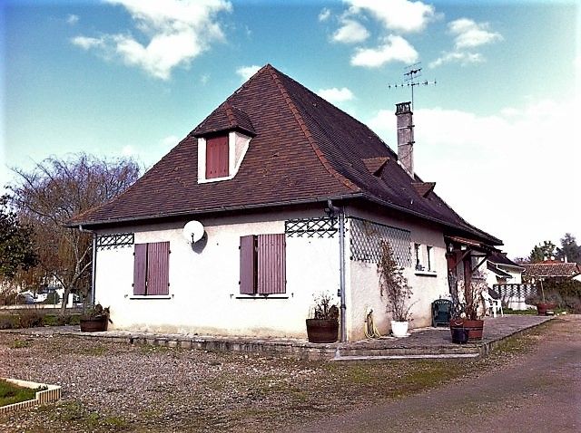 Périgourdine 4 ch proche centre, double garage et dépendances