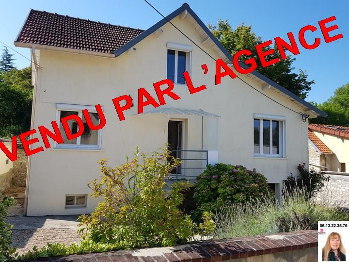 Vézillon, Maison en pierres de 76 m2 , 3 chambres avec jardin et bâtiment -