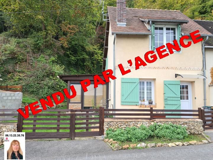 VENDU PAR L'AGENCE - Aubevoye  -   Maison de 73 m2 avec vue sur la Seine comprenant 3.000 m2  de terrain