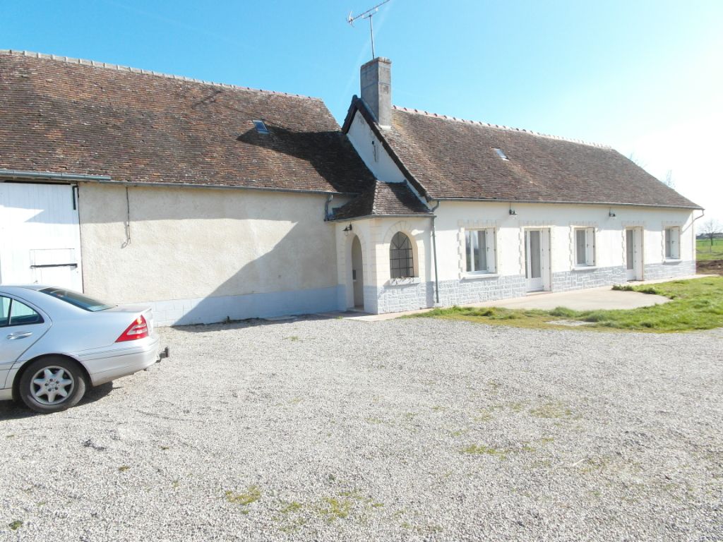 Ancien corps de ferme avec dépendences, habitation rénové