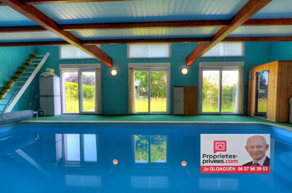 Maison avec piscine intégrée