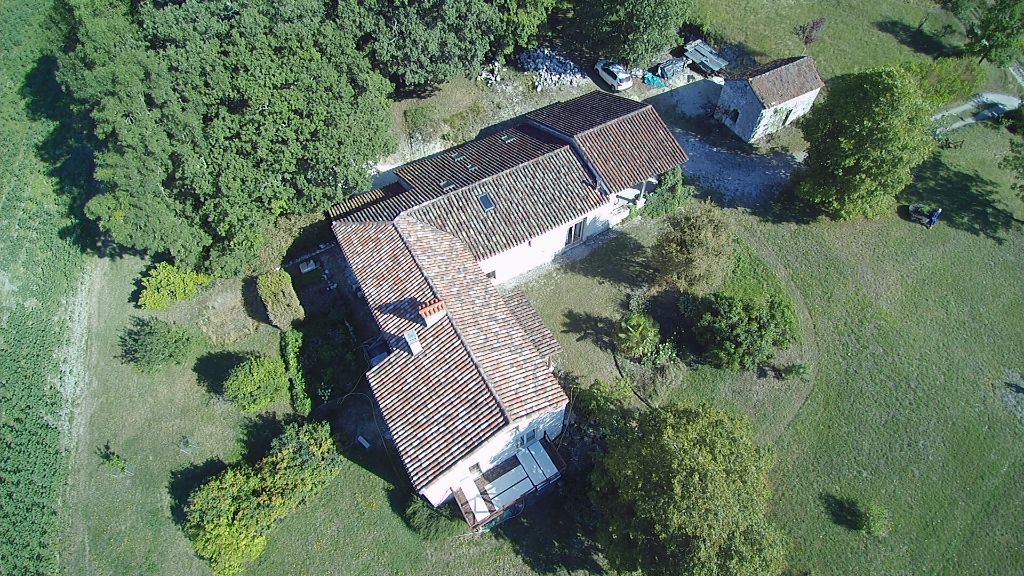 Maison Montaigu De Quercy 220 m2 - 11 hectares - calme - avec vue