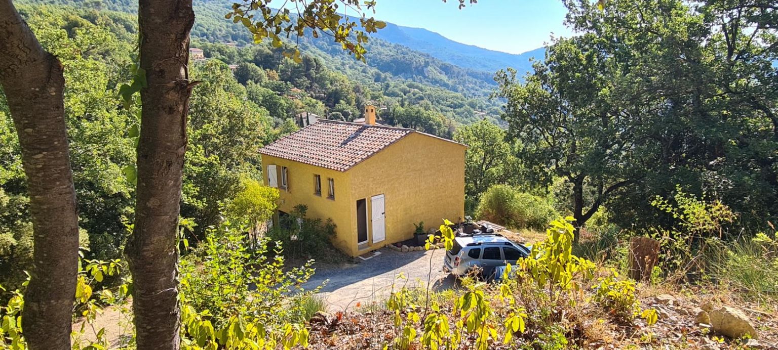 Maison récente avec vue dominante à Bargemon