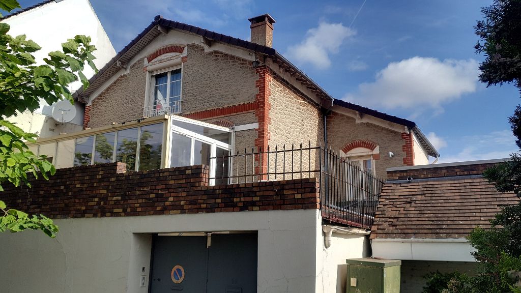 CORBEIL-ESSONNES Maison avec local à rénover - Corbeil Essonnes 7 pièce(s) 386 m2 1