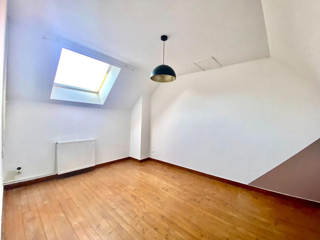 TIERCE Maison Tiercé Bourg 4 pièce(s) 85m2 avec terrasse de 50 m2 2