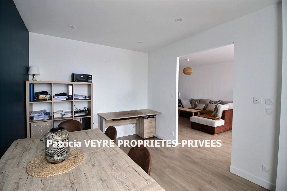 SAINT-ETIENNE Saint Etienne 42100 secteur Bellevue appartement 108 m² entièrement rénové en 2021, 3/4 chambres, cave, place de parking 2
