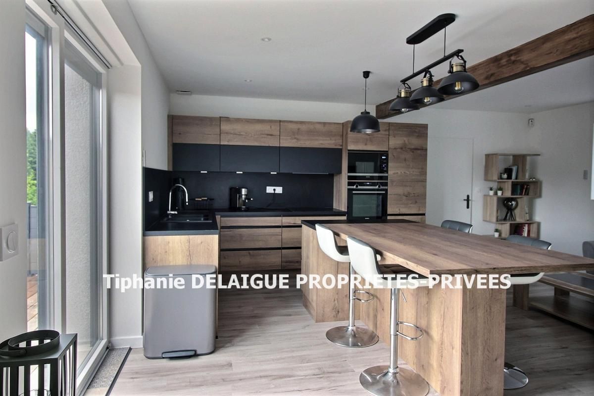 SAINT-ETIENNE SAINT ETIENNE SECTEUR TERRENOIRE IDEAL INVESTISSEUR Immeuble sur deux niveaux plus combles en mono propriété entièrement rénové en 2023 un duplex 4 chambres 2 garages vacant 3 T2 loués 2