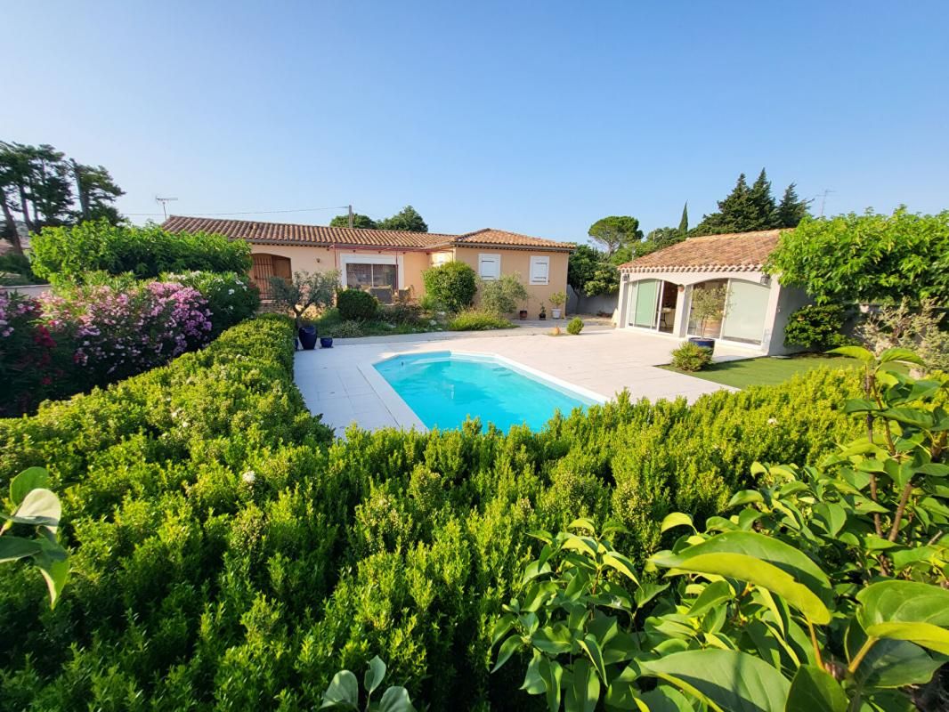Maison Mouriès 125 m² avec pool house et piscine