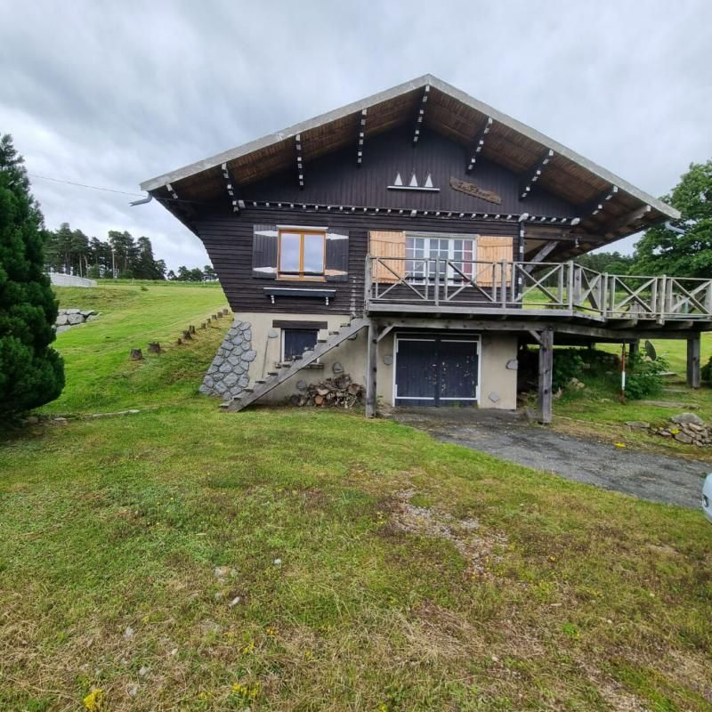 *** EXCLUSIVITE *** Tarentaise 42660 maison type CHALET 70m² surface utile 61,66m² habitables 1 chambre garage sur 1900m² de terrain