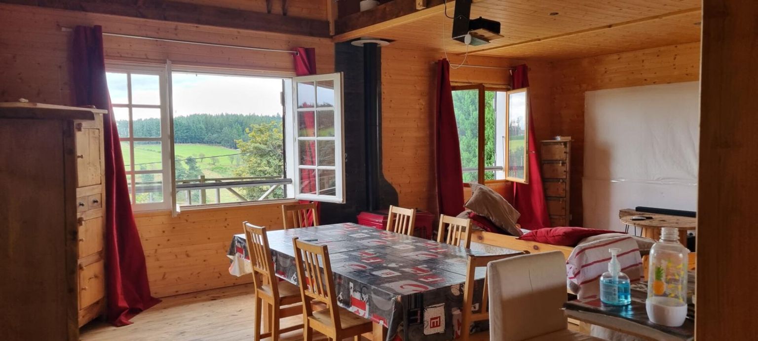 TARENTAISE *** EXCLUSIVITE *** Tarentaise 42660 maison type CHALET 70m² surface utile 61,66m² habitables 1 chambre garage sur 1900m² de terrain 4