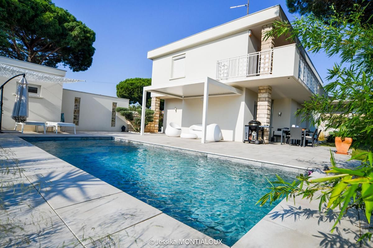 AGDE Villa d'Architecte 7 pièces avec piscine et pool house 2