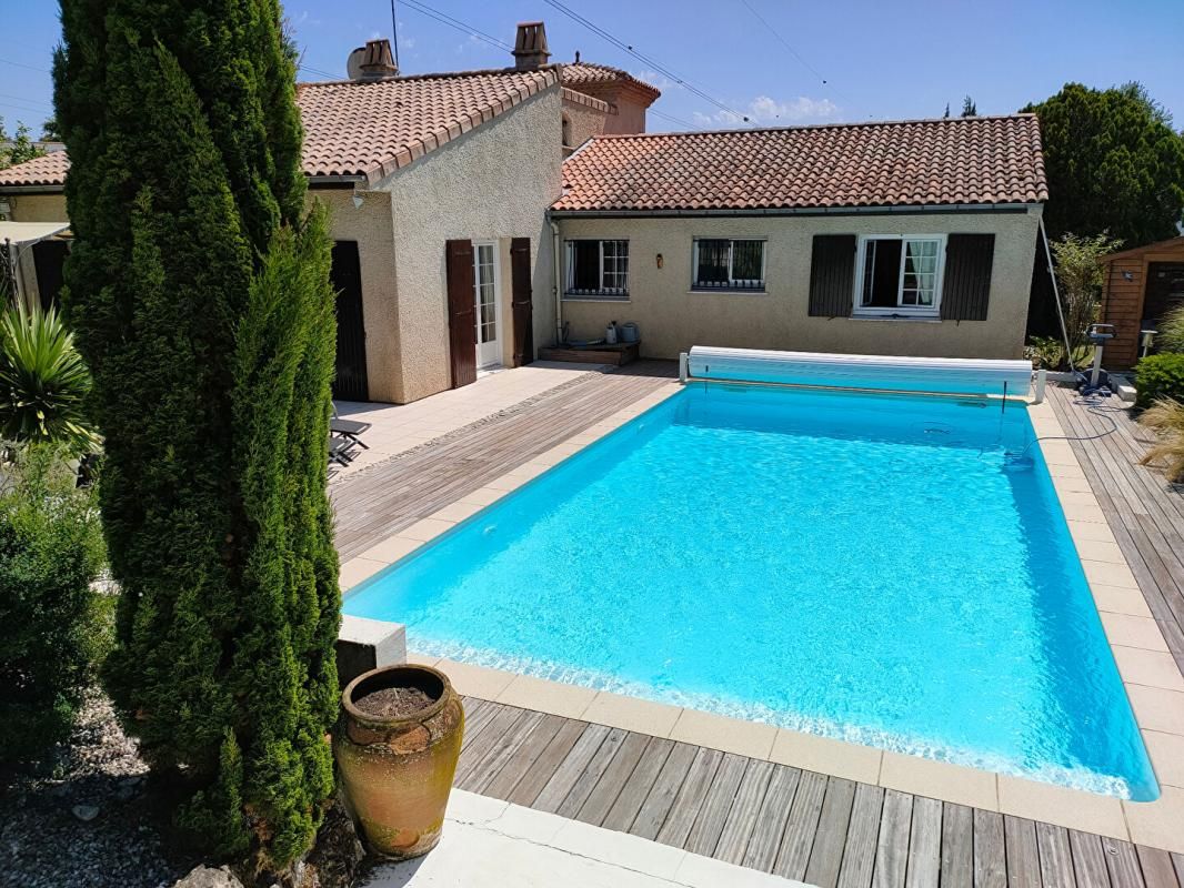 YVRAC MAISON 6 PIECES -150 M² - 1100 M² DE TERRAIN AVEC PISCINE 2