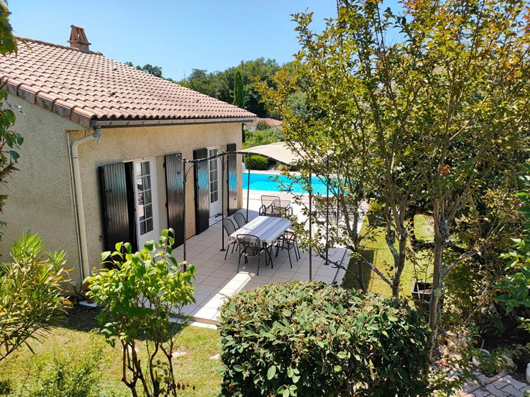 YVRAC MAISON 6 PIECES -150 M² - 1100 M² DE TERRAIN AVEC PISCINE 3