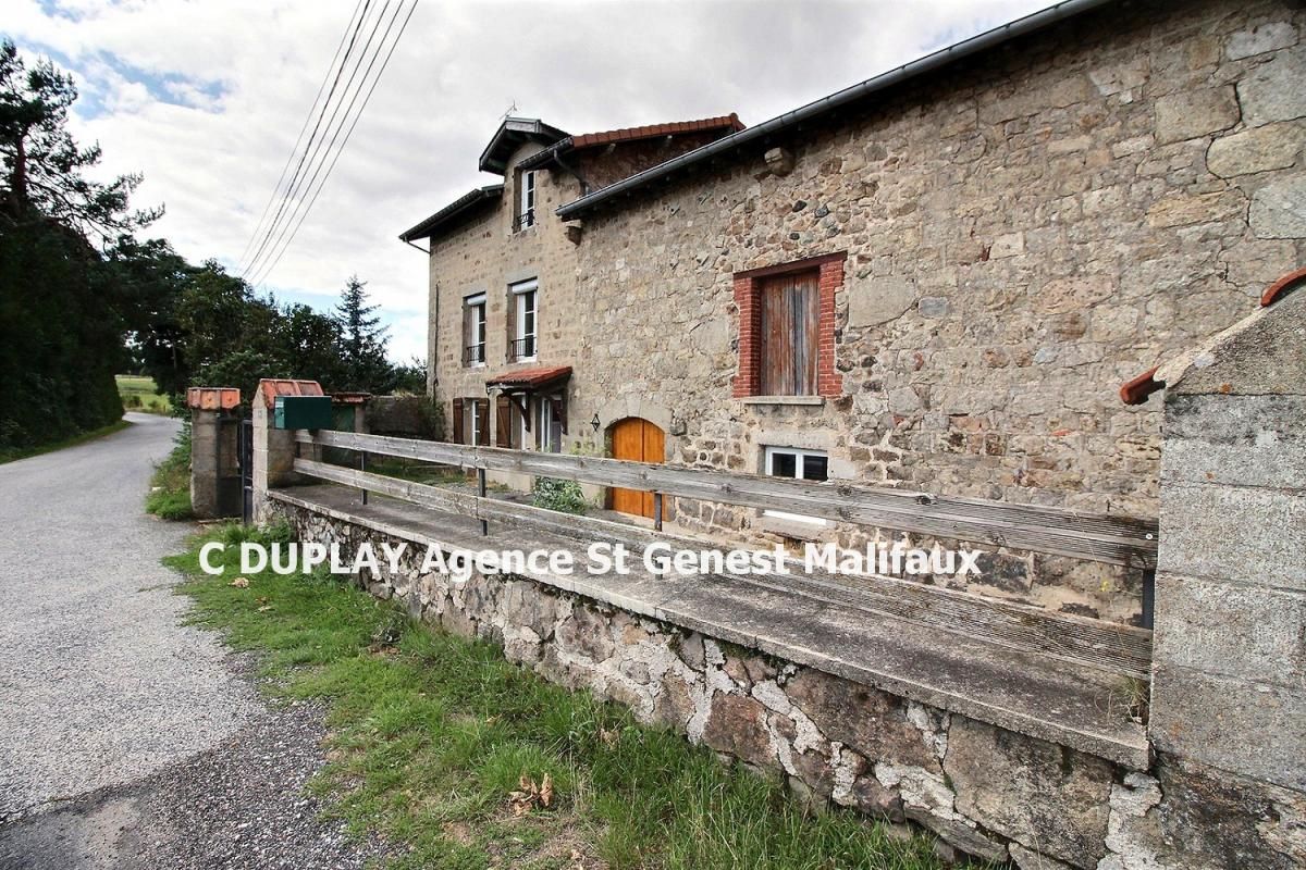 *** SOUS COMPROMIS*** SAINT VICTOR MALESCOURS 43140 maison type ancienne ferme 133m² habitables trois chambres Ecurie-Grange sur 1 hectare de terrain plat