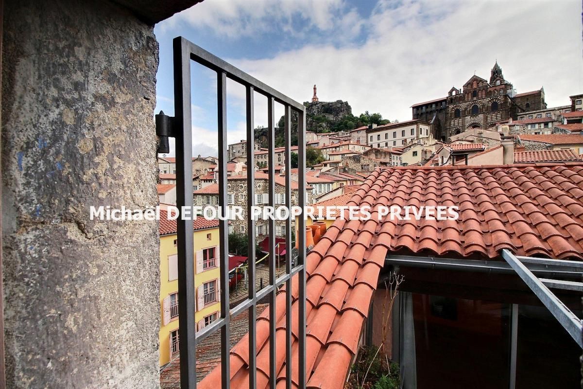 Le Puy en Velay CENTRE 43000 appartement Duplex 106 m² 2 chambres avec TERRASSE TROPEZIENNE et PIGEONNIER