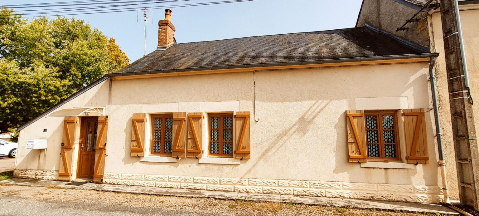 PREMERY Jolie maison ancienne et mitoyenne dans un secteur calme et boisé à Premery 2