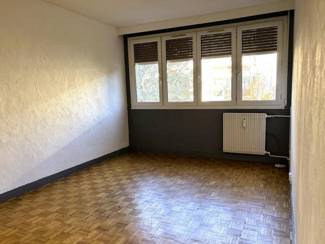 SAINT-ETIENNE St ETIENNE Sud proche place Bellevue F3 59m² 2 chambres 3