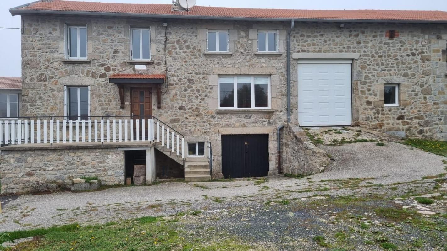 Saint Romain Lachalm 43620 Maison pierre 159m² habitables 4 chambres garages cave sur 500m² de terrain