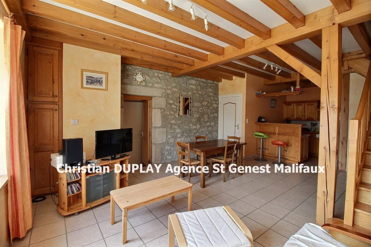 SAINT-ROMAIN-LACHALM Saint Romain Lachalm 43620 Maison pierre 159m² habitables 4 chambres garages cave sur 500m² de terrain 3