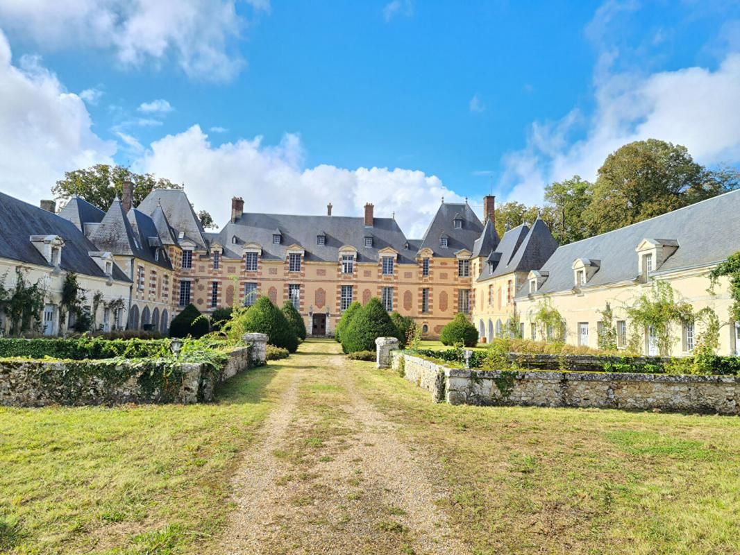 VERNON Triangle Vernon - Giverny - Les Andelys - Château du 17ème de 2.246 m2  - 33 chambres - avec dépandances sur plus de 21 hectares de terrain : Prix : 2.625.000 2