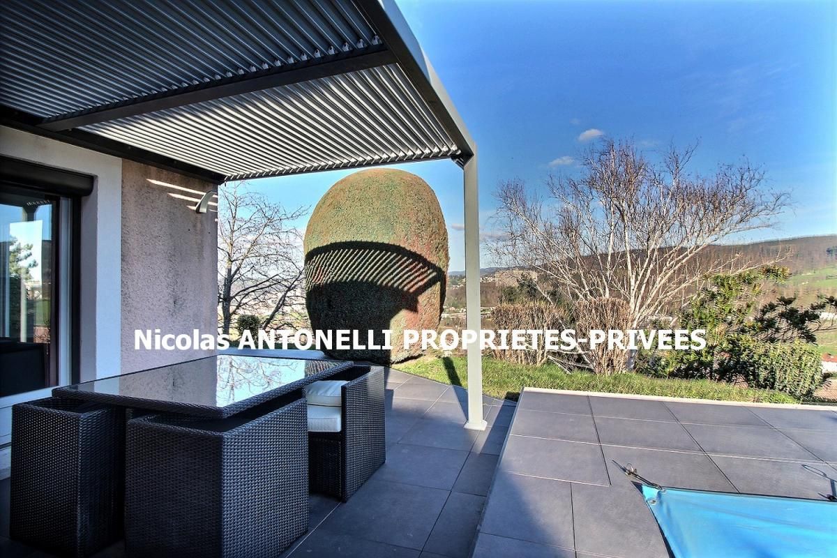 FRAISSES *** EXCLUSIVITE*** FRAISSES 42490 villa 106m² habitables, GARAGE, ABRIS DE JARDIN, PISCINE ENTERREE, 2 PLACES DE STATIONNEMENT PRIVATIVES sur 775m² de terrain avec VUE SPLENDIDE PANORAMIQUE 3