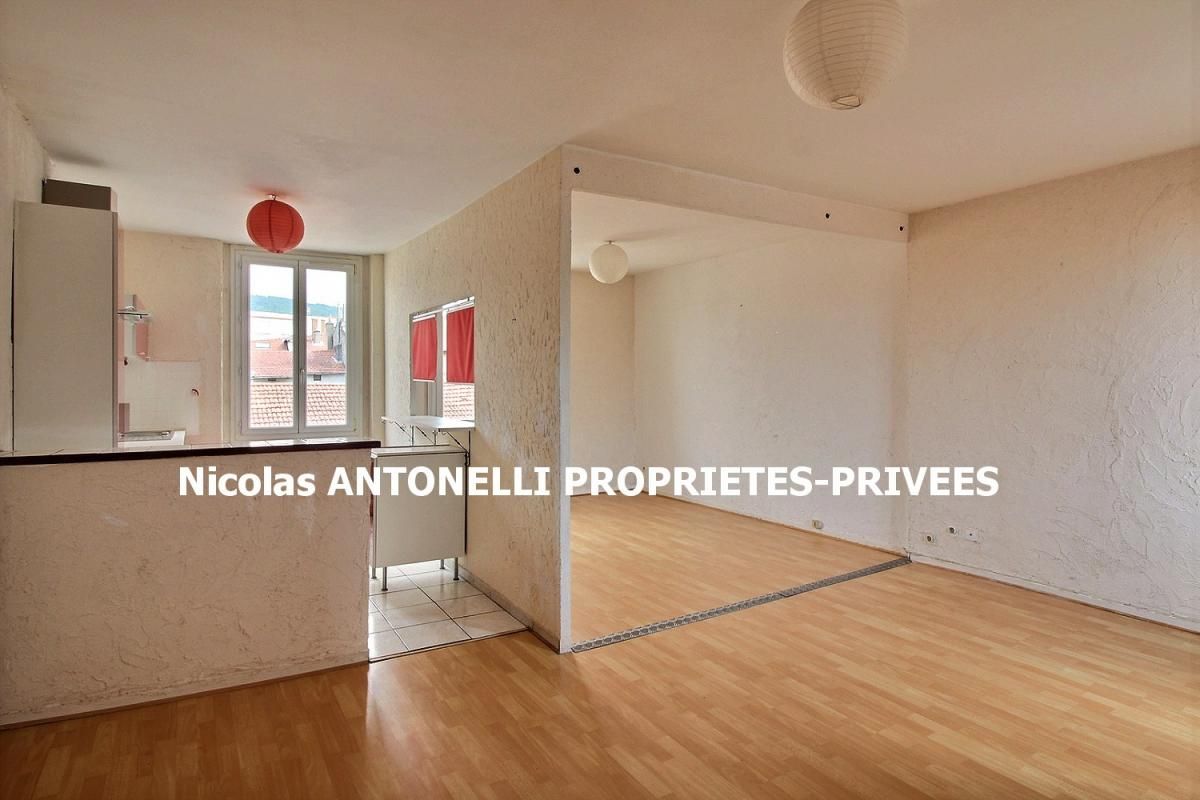 FIRMINY (42700) RUE GAMBETTA, PLEIN CENTRE VILLE Appartement T2 46m² ( 63m² au sol )  1 chambre possibilité deux