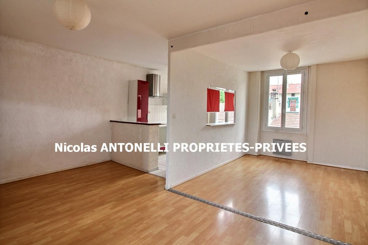 FIRMINY FIRMINY (42700) RUE GAMBETTA, PLEIN CENTRE VILLE Appartement T2 46m² ( 63m² au sol )  1 chambre possibilité deux 2