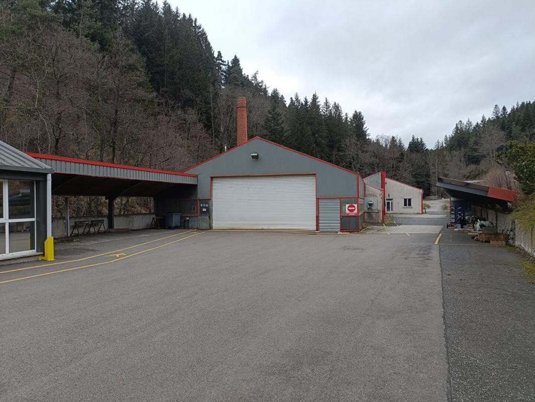 DUNIERES Dunières  43220 locaux d'activité comprenant des bureaux, un bâtiment industriel et des locaux à usage de stockage 1