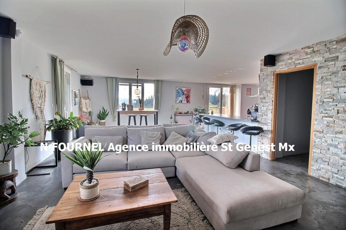 entre Saint Victor Malescours 43140 Jonzieux 42660 et Saint Just Malmont 43240 Exclusivité Magnifique appartement 170m² 3 chambres  grande terrasse 2 garages une cave