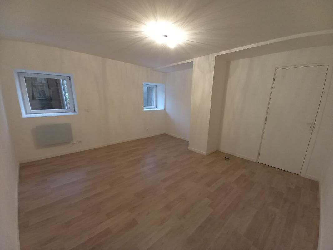 VESOUL Appartement de plein pied entièrement rénové 62m2 à Echenoz la Méline ( 70000 ) à 79 990 euros 3