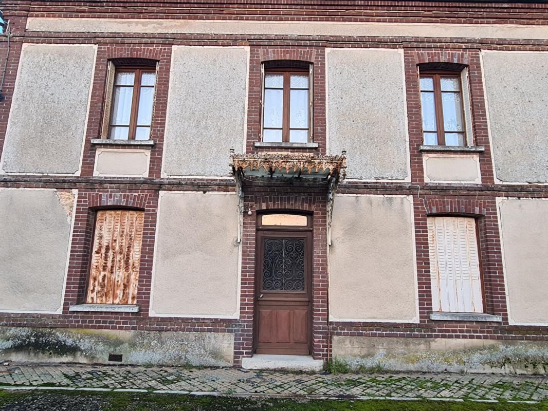 LA HEUNIERE Vernon proche, maison de village de 176 m2  2 chambres (possibilité 4 chambres) sur 1.094 m2 de terrain Plat- Prix : 232.980 3