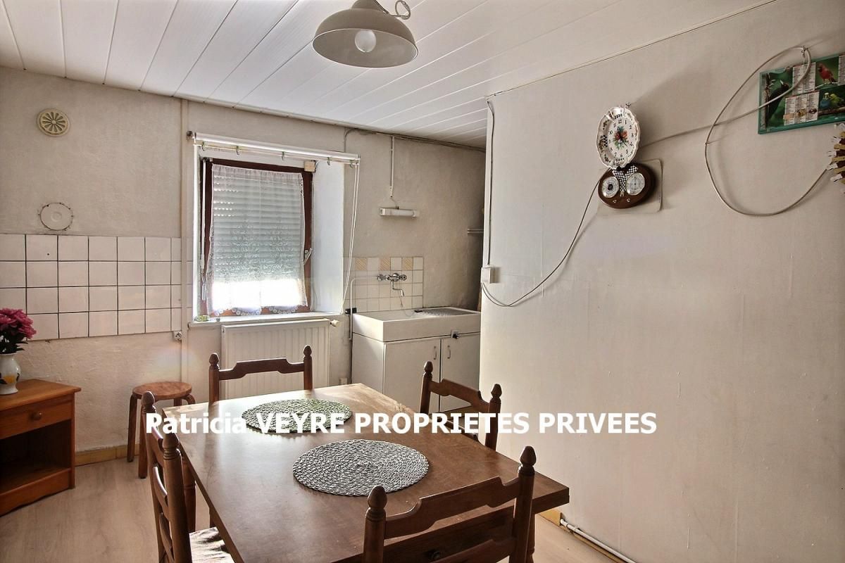 SAINT-SAUVEUR-EN-RUE SAINT  SAUVEUR EN RUE 42220 Maison de village de 85m² mitoyenne 3 chambres cave et appentis 4