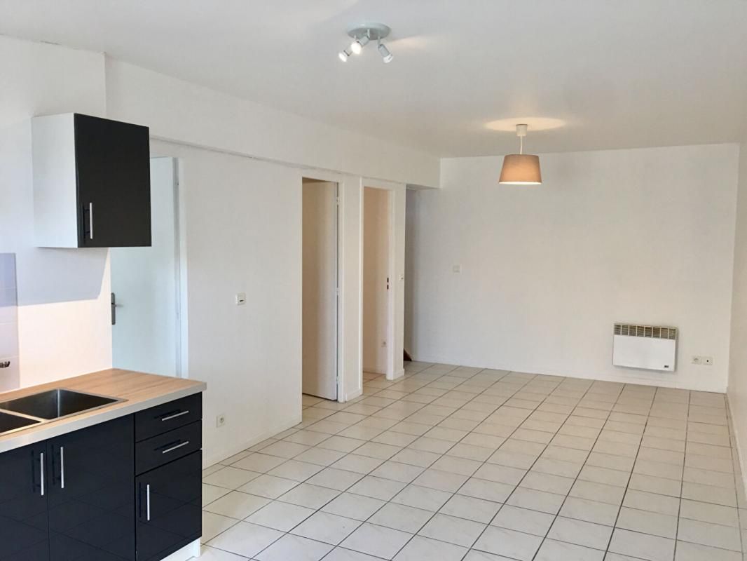 CAZERES Immeuble  à vendre à CAZERES maison et 2 T3 de 298 m2 2