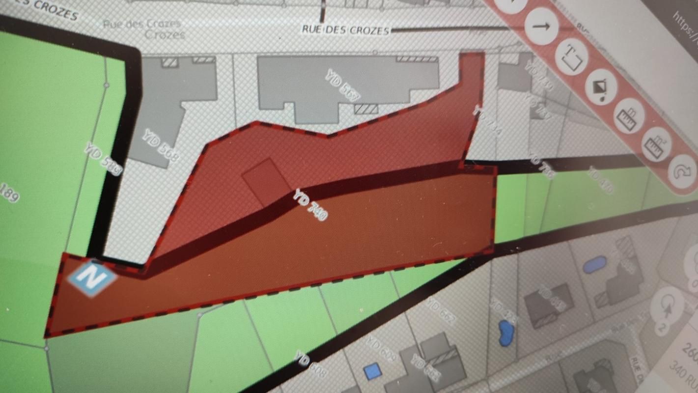 CHATEAUNEUF-SUR-ISERE Terrain 4300 m2 dont 2000 m2 constructible, maison 100m2 3