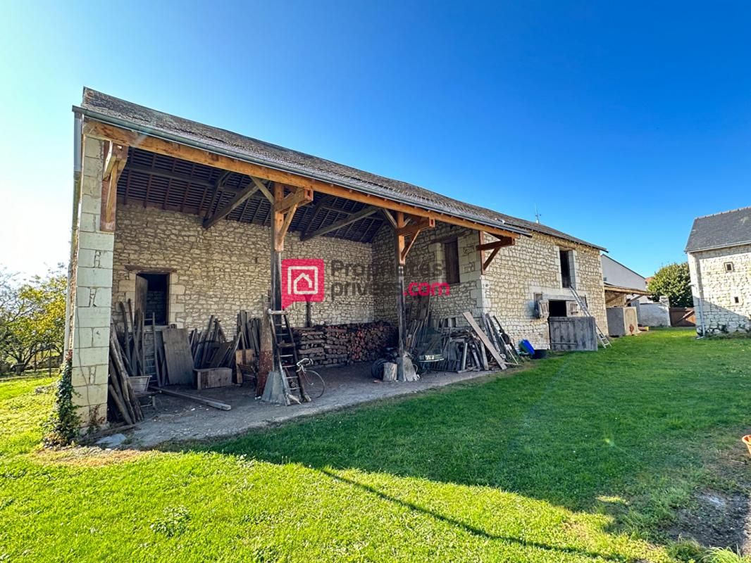 Corps de ferme à rénover , 10Mn de CHINON, Jardin de 1540m²