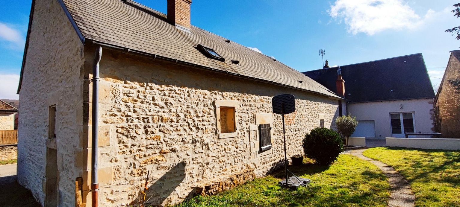 PARIGNY-LES-VAUX Très jolie longère rénovée à Parigny Les Vaux 2