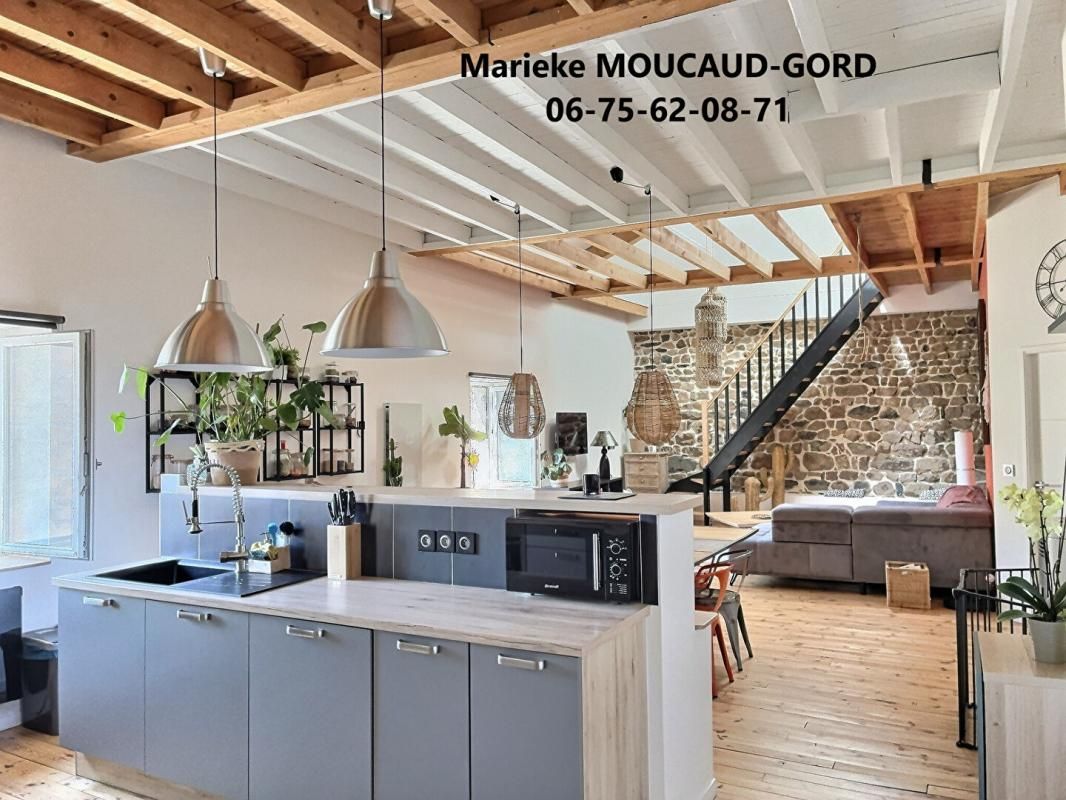 BEAUZAC Beauzac 43590 magnifique ferme pierre rénovée 207m² 4 chambres terrain 780m² 2