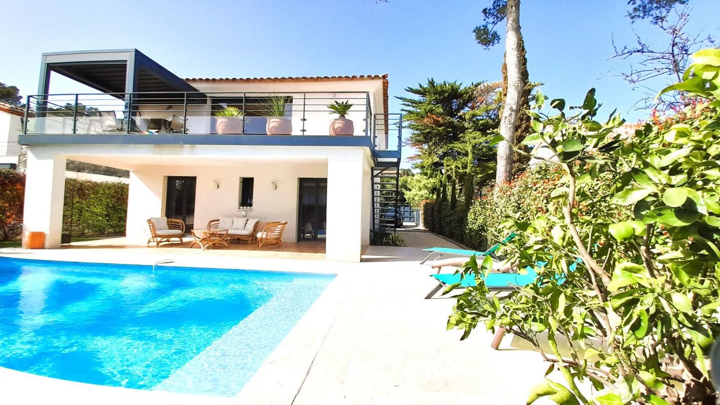 FREJUS Saint-Aygulf villa contemporaine vue mer avec piscine 2